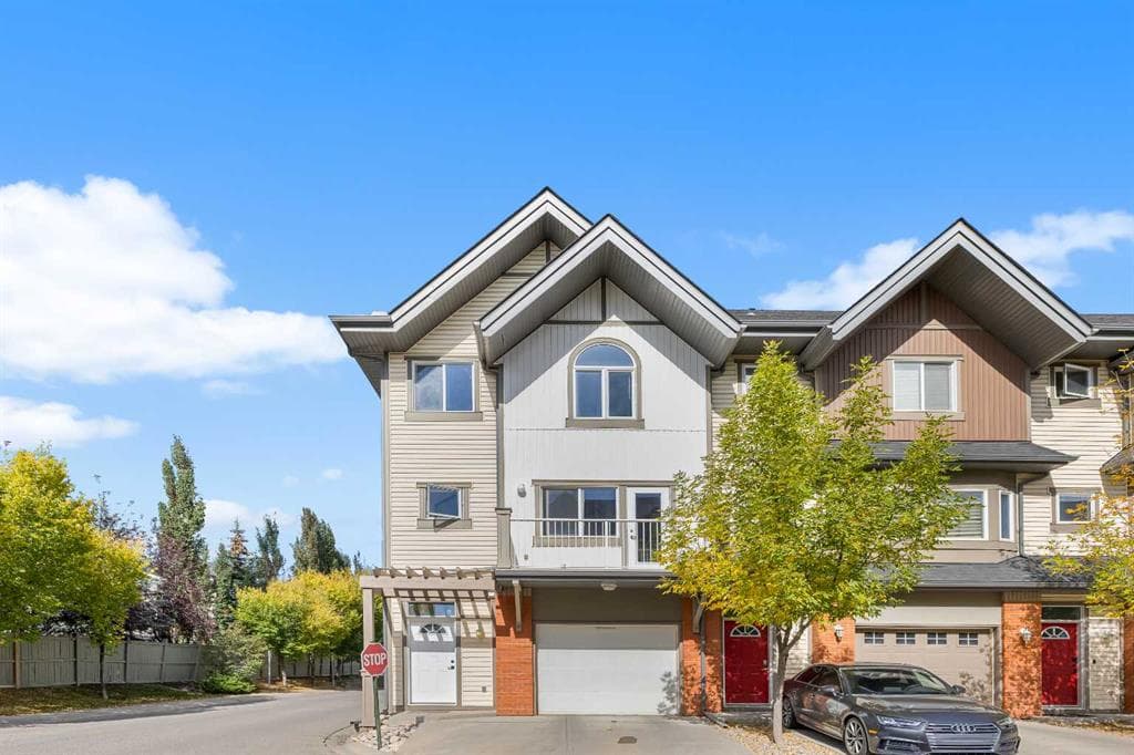 3-bed Townhouse for sale at 1010 Wentworth Villas SW, Calgary