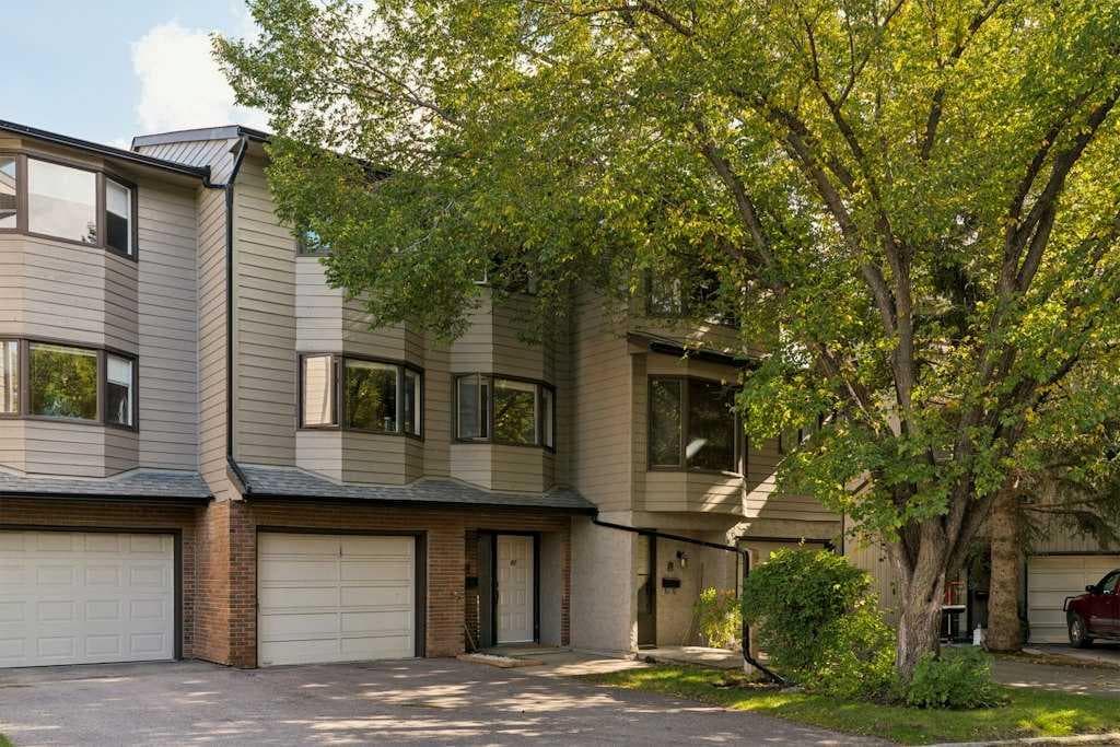 80, 23 Glamis Drive SW — photo 1