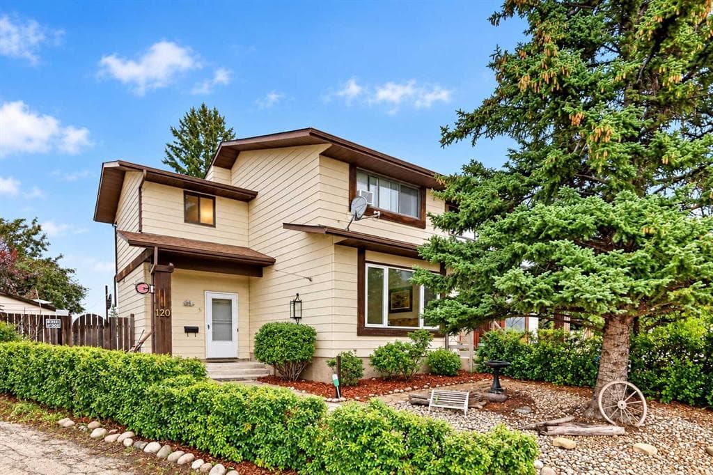 120 Aboyne Place NE — photo 1