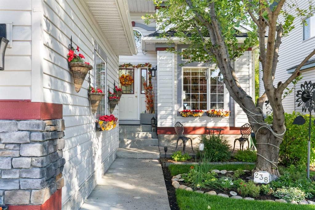 238 Chaparral Place SE — photo 1