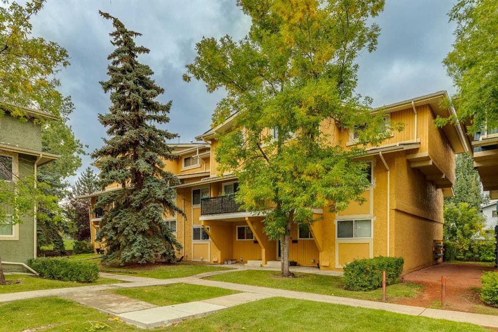 2-bed Townhouse for sale at 103, 2200 Woodview Drive SW, Calgary