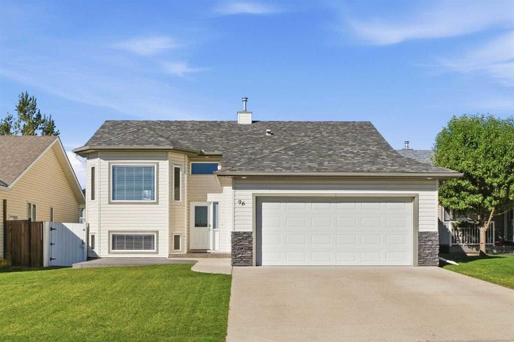 5-bed Detached for sale at 96 Hillview Drive, Strathmore