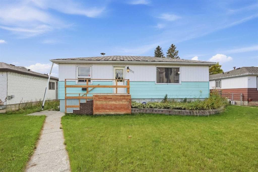 4-bed Detached for sale at 7711 39 Avenue NW, Calgary