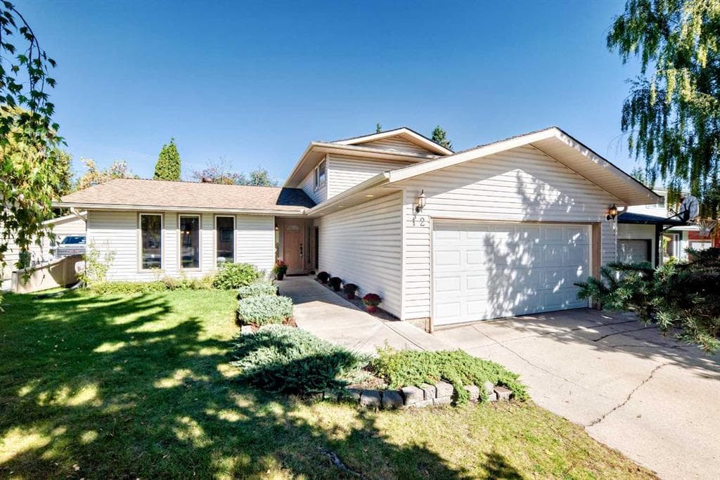 4-bed Detached for sale at 12 Cantrell Bay SW, Calgary