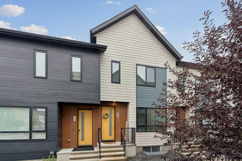 3-bed Townhouse for sale at 704 Redstone Crescent NE, Calgary