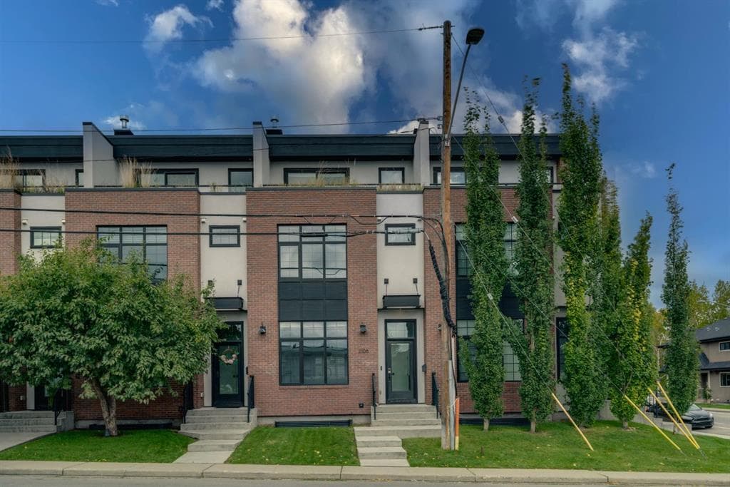 2106 49 Avenue SW — photo 1