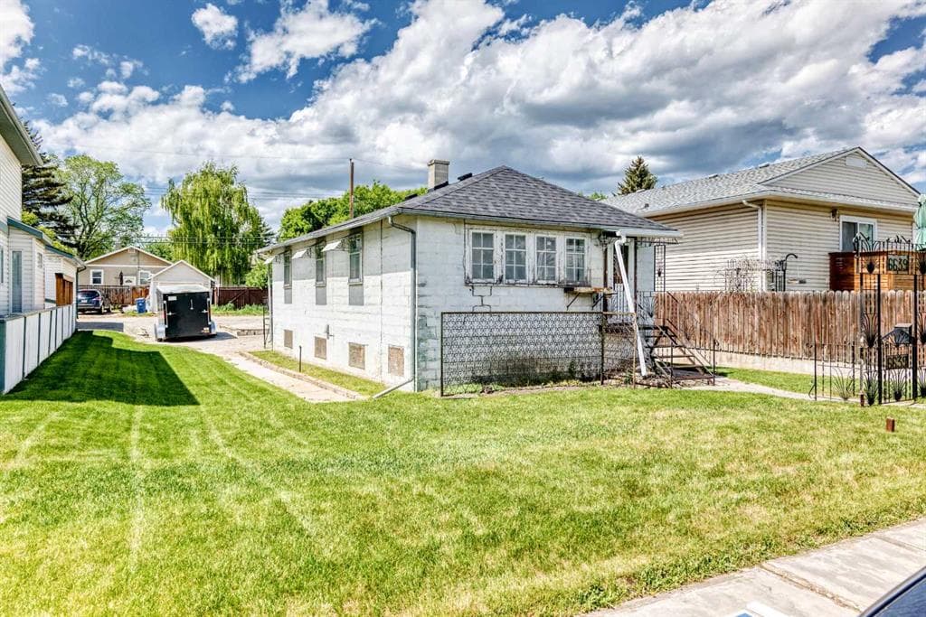 2-bed Detached for sale at 6639 19 Street SE, Calgary