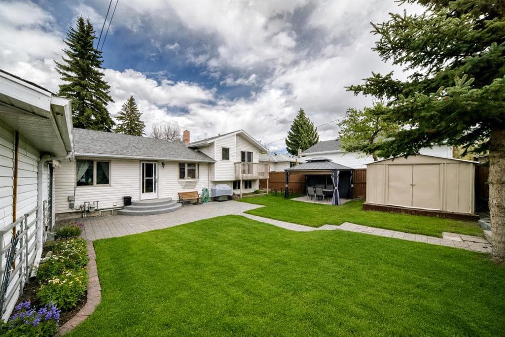 4-bed Detached for sale at 4039 5 Avenue SW, Calgary
