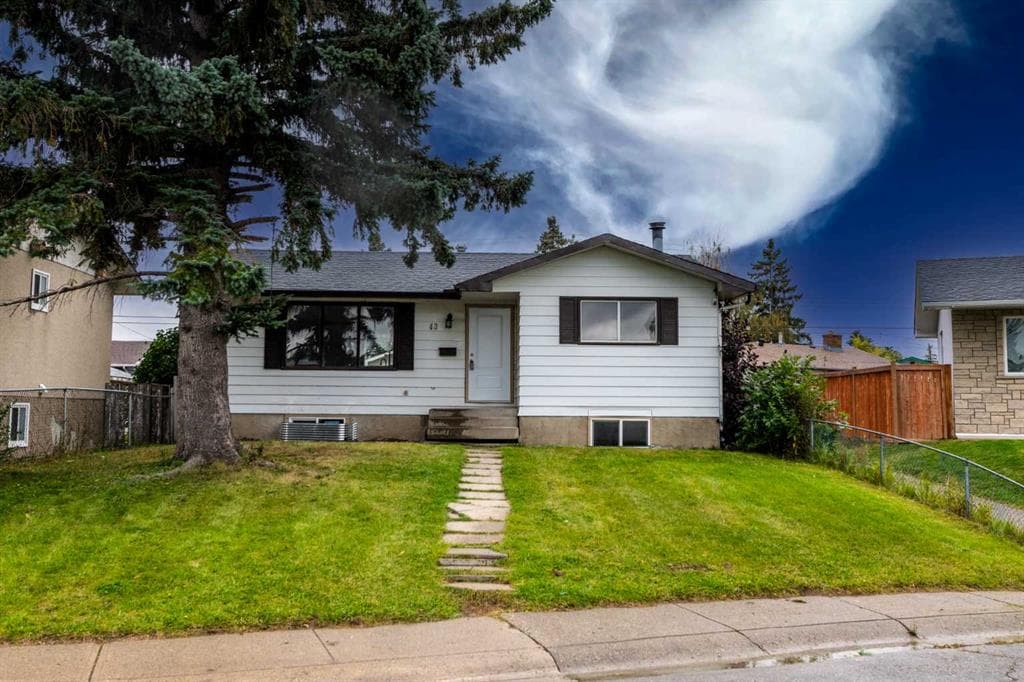 43 Maranda Close NE — photo 1