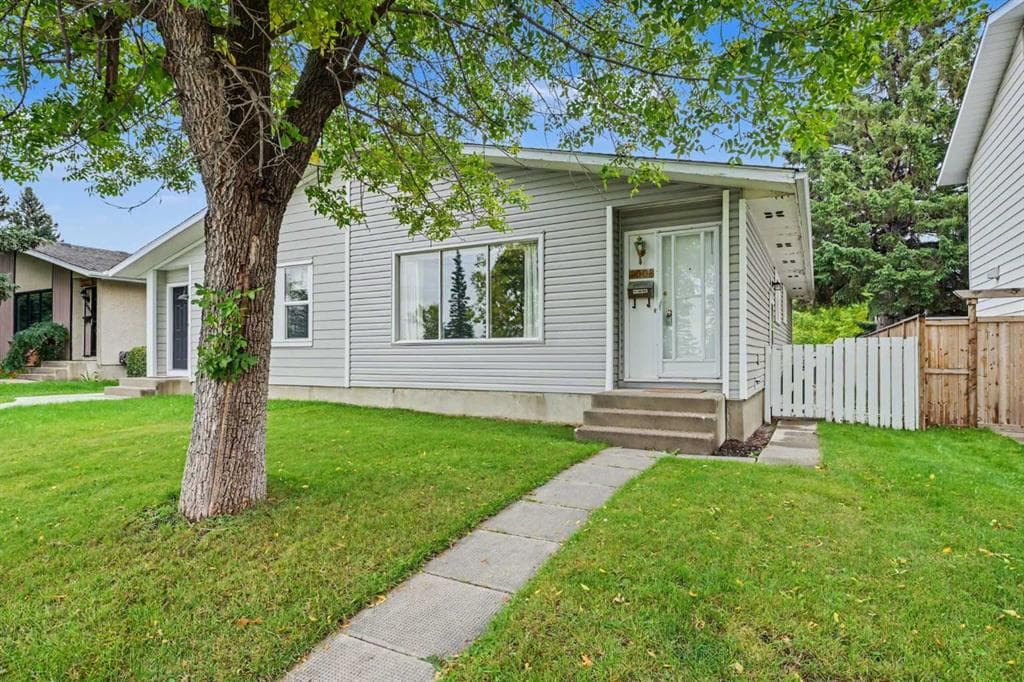 3-bed Semi-detached for sale at 6008 37 Street SW, Calgary