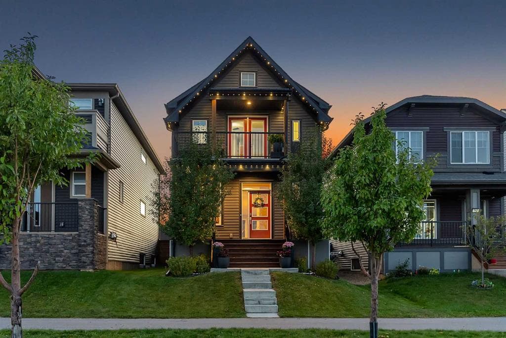 3-bed Detached for sale at 721 Chinook Gate Lane, Airdrie
