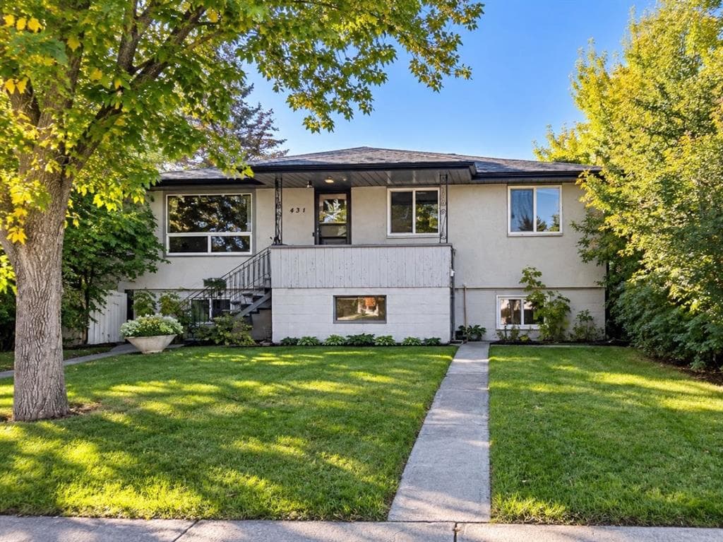 431 53 Avenue SW — photo 1