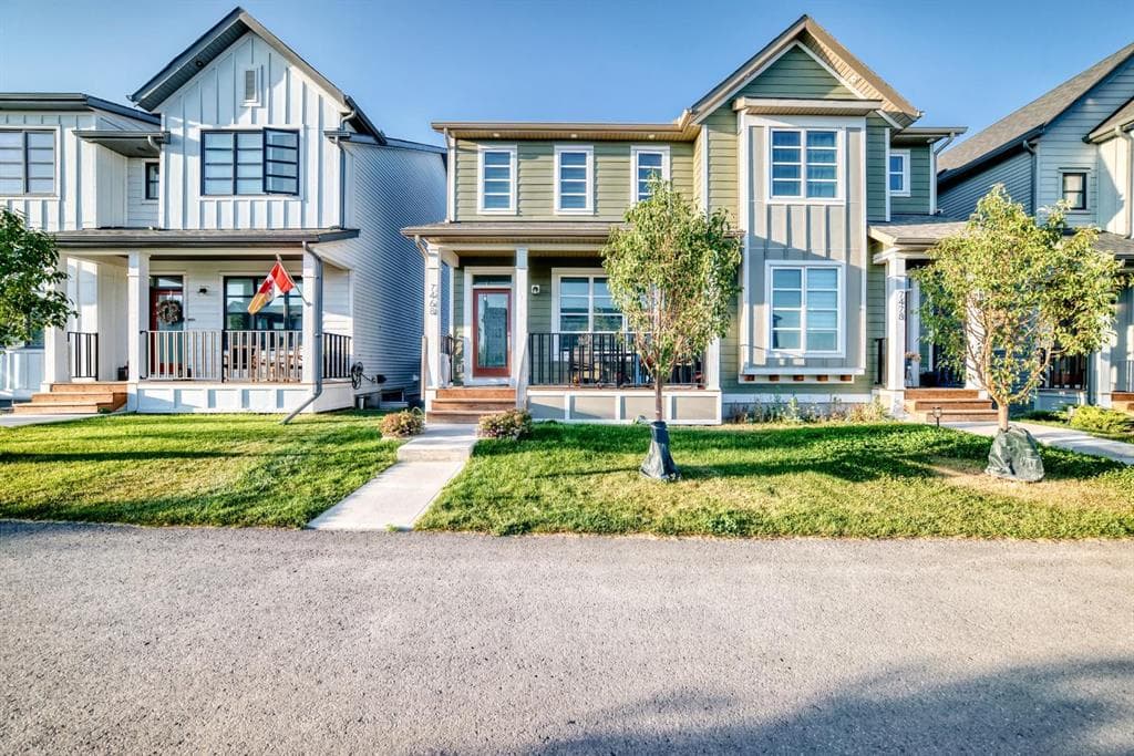 4-bed Semi-detached for sale at 7468 202 Avenue SE, Calgary