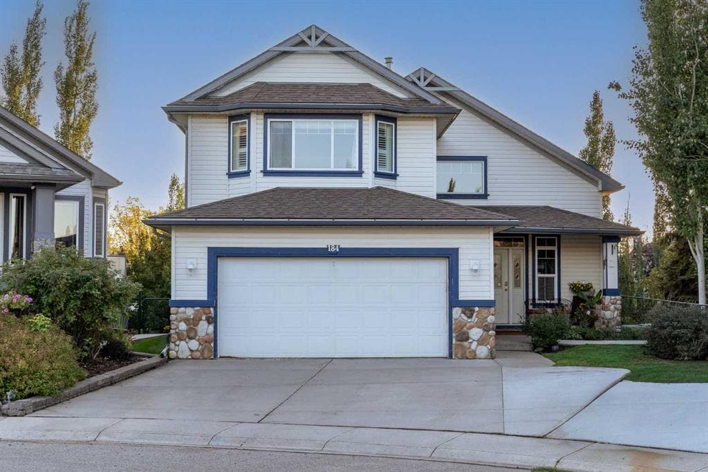184 Cove Crescent — photo 1