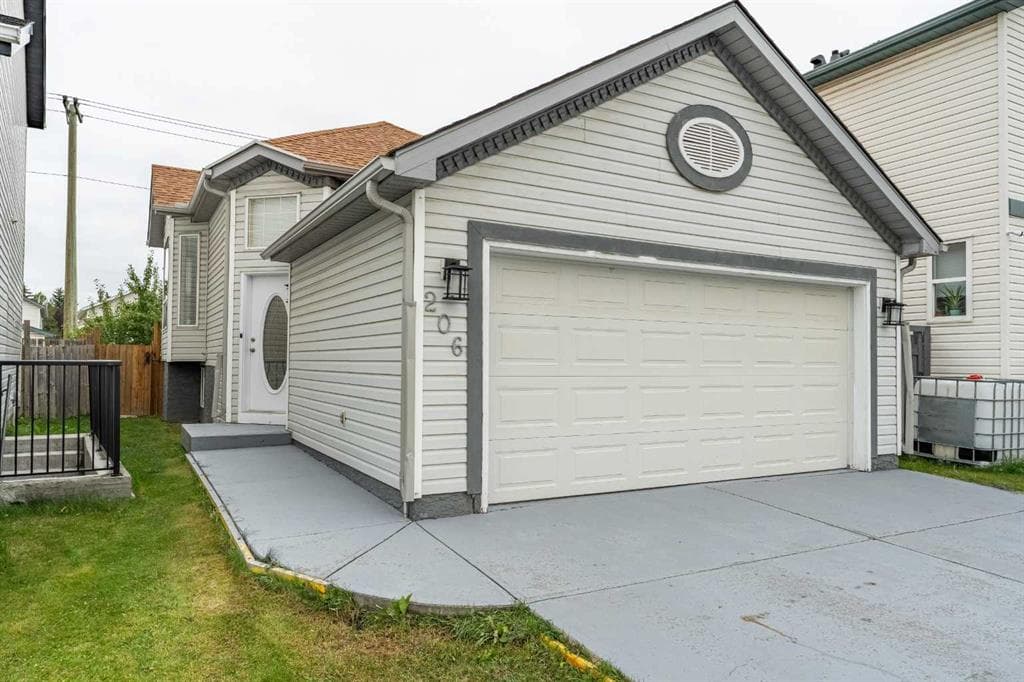 5-bed Detached for sale at 206 Saratoga Close NE, Calgary