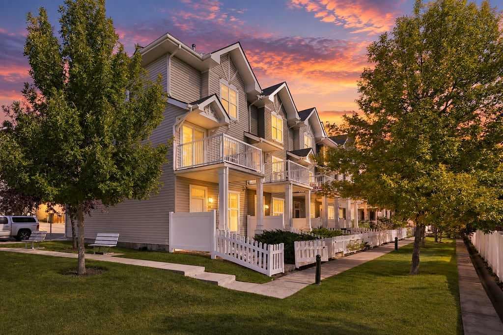 2-bed Townhouse for sale at 75 Toscana Gardens NW, Calgary
