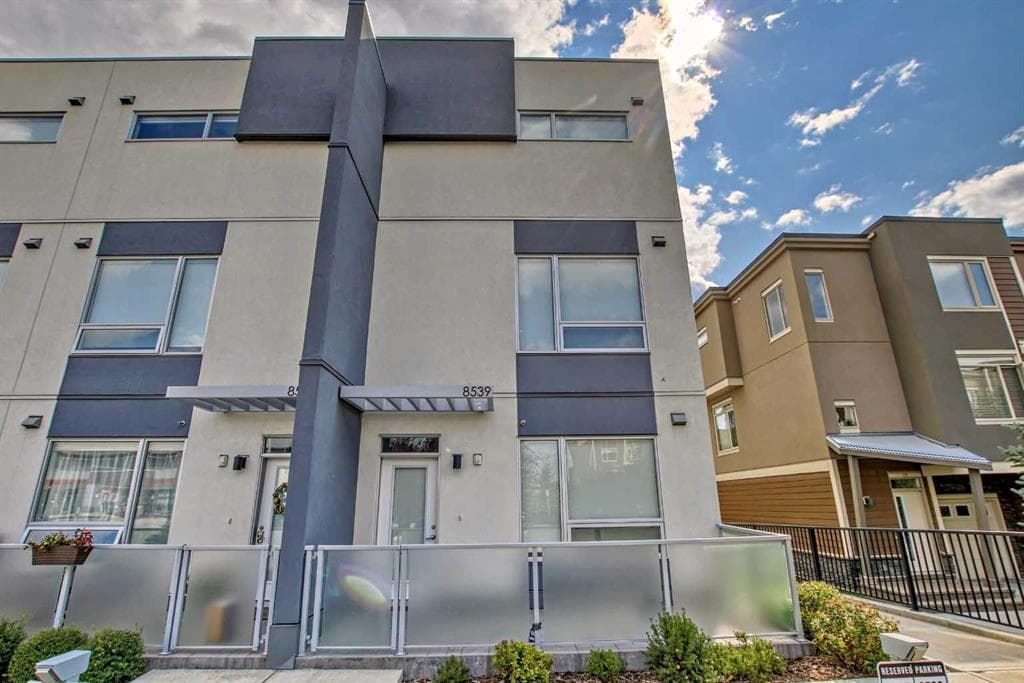 3-bed Townhouse for sale at 8539 8A Avenue SW, Calgary