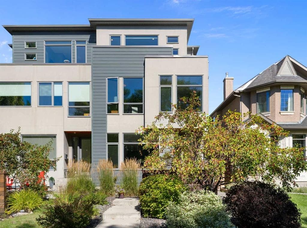 2106 27 Avenue SW — photo 1