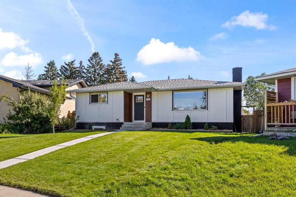 128 Doverthorn Bay SE — photo 1