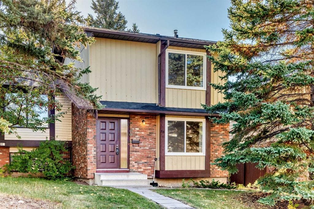 18 Dalhousie Crescent NW — photo 1