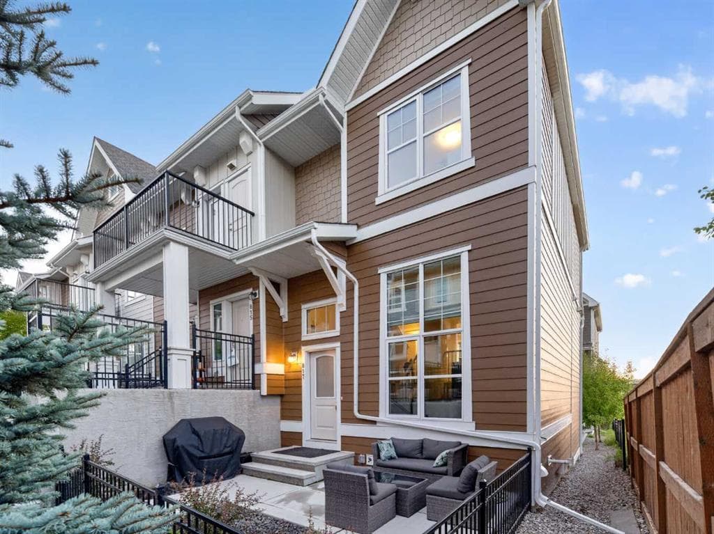 817 Cranbrook Walk SE — photo 1