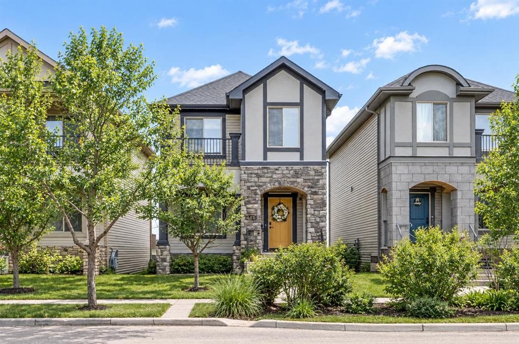 125 Monteith Drive SE — photo 1