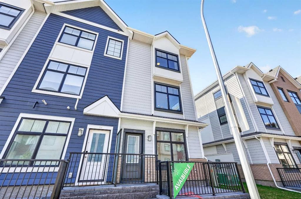 133 Mahogany Gardens SE — photo 1