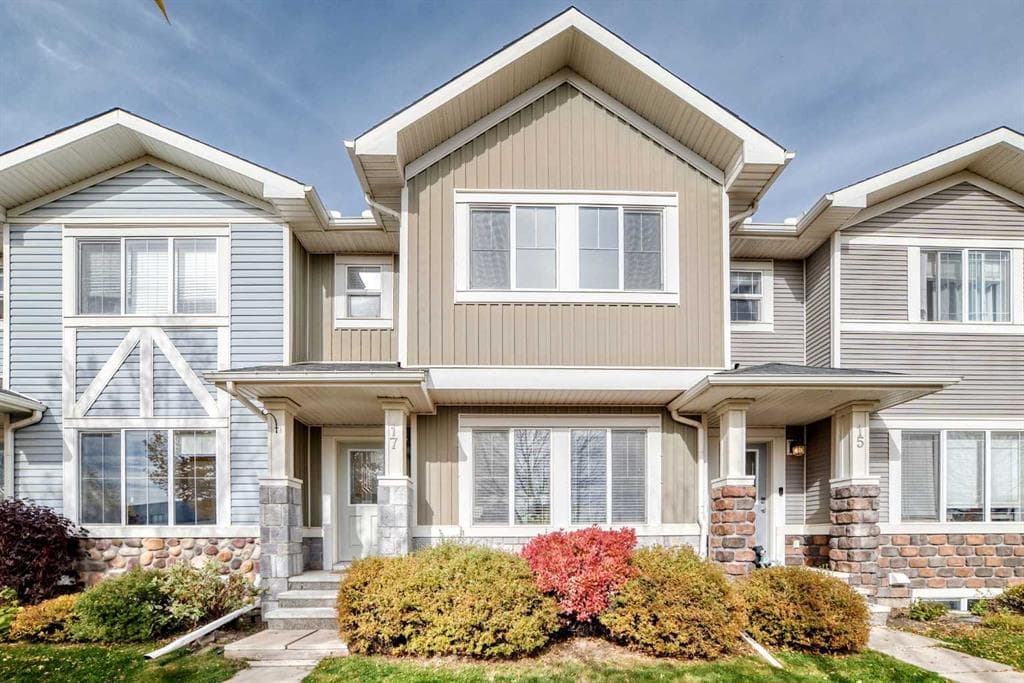 3-bed Townhouse for sale at 17 Kings Heights Dr SE, Airdrie