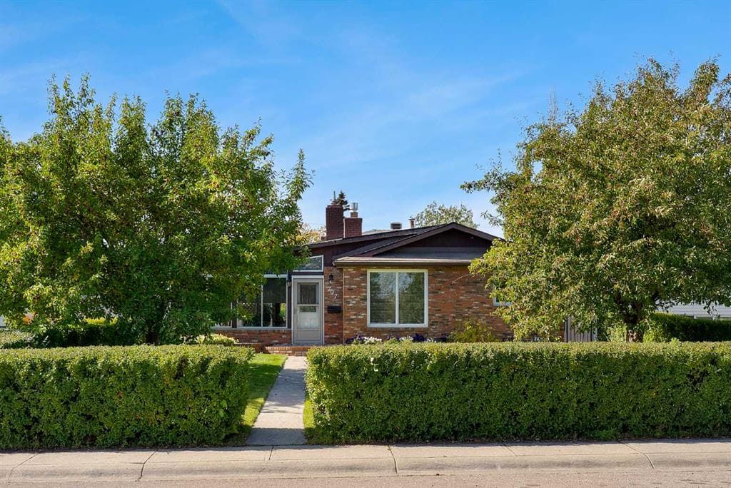 707 Fortalice Crescent SE — photo 1
