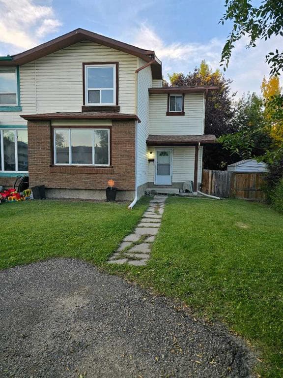 3-bed Townhouse for sale at 215 Pineset Place NE, Calgary