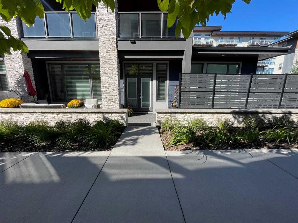 101, 10 Mahogany Circle SE — photo 1