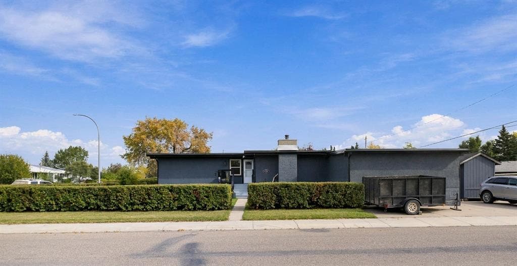 5141 43 Street — photo 1