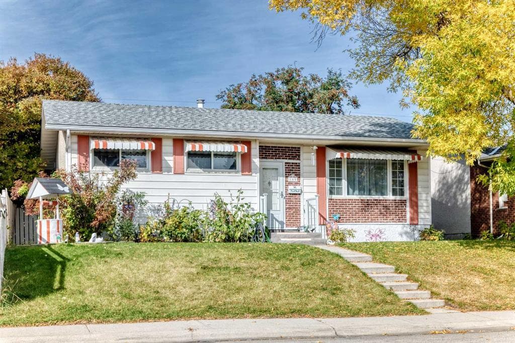 165 Marbrooke Circle NE — photo 1