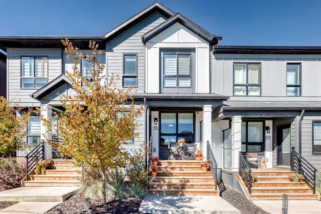3-bed Townhouse for sale at 35 Silverton Glen Green SW, Calgary