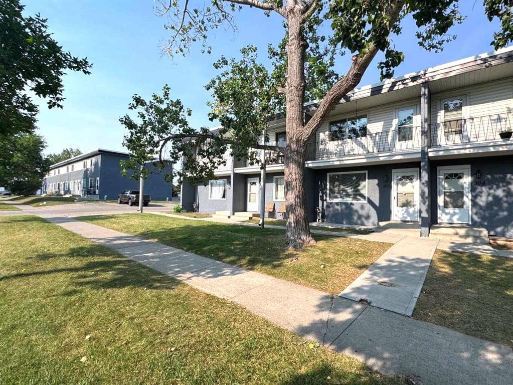 303, 2211 19 Street NE — photo 1