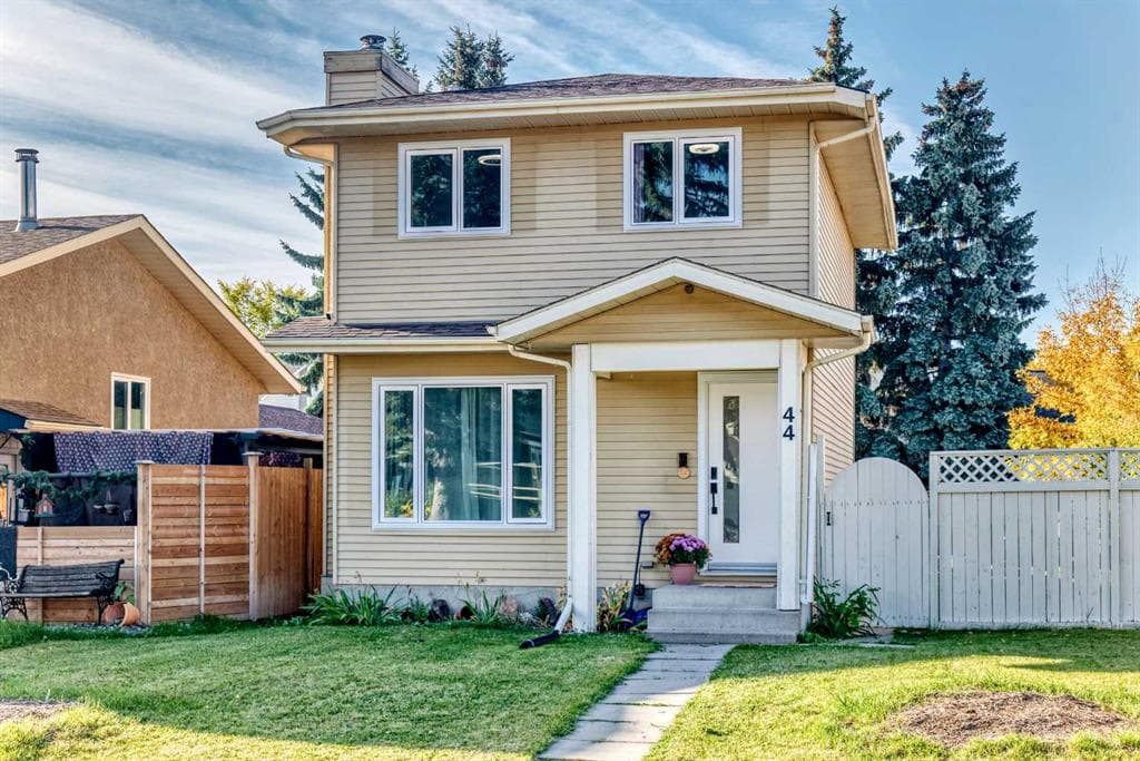 44 McKinley Road SE — photo 1