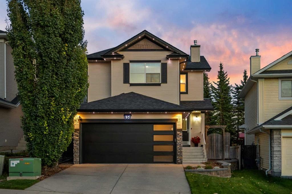 95 Royal Birch Circle NW — photo 1