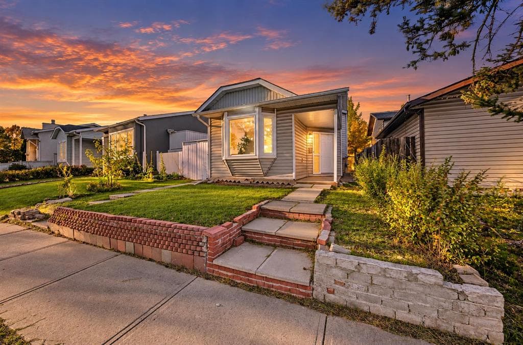 310 Castleridge Drive NE — photo 1