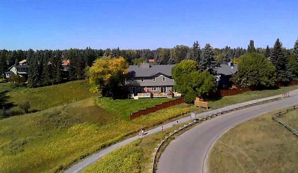 3-bed Townhouse for sale at 22, 64 Woodacres Crescent SW, Calgary