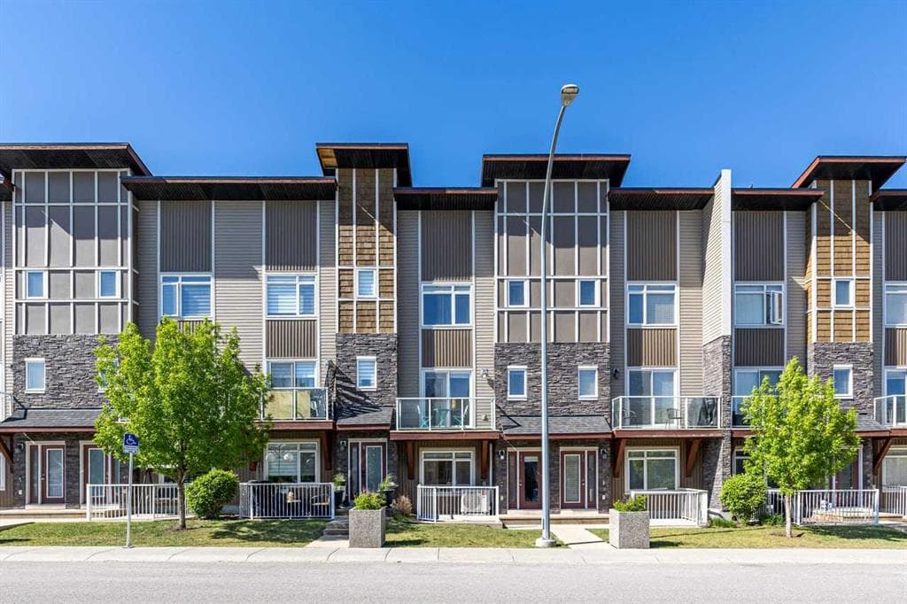 2-bed Townhouse for sale at 11 Skyview Point Heath NE, Calgary