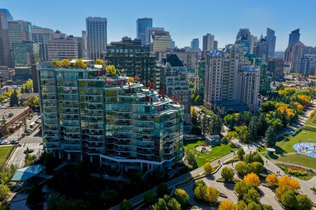 1006, 738 1 Avenue SW — photo 1