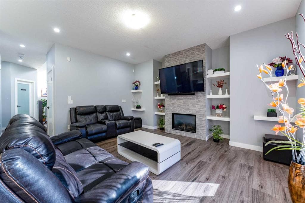 227 Bayview Street SW — photo 1