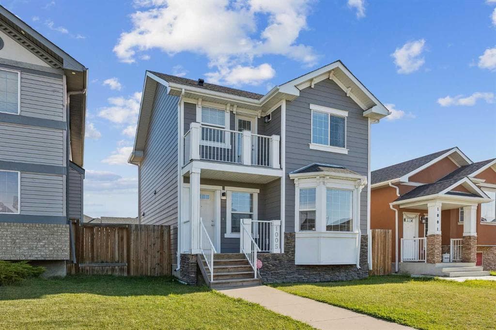 1005 Taradale Drive NE — photo 1