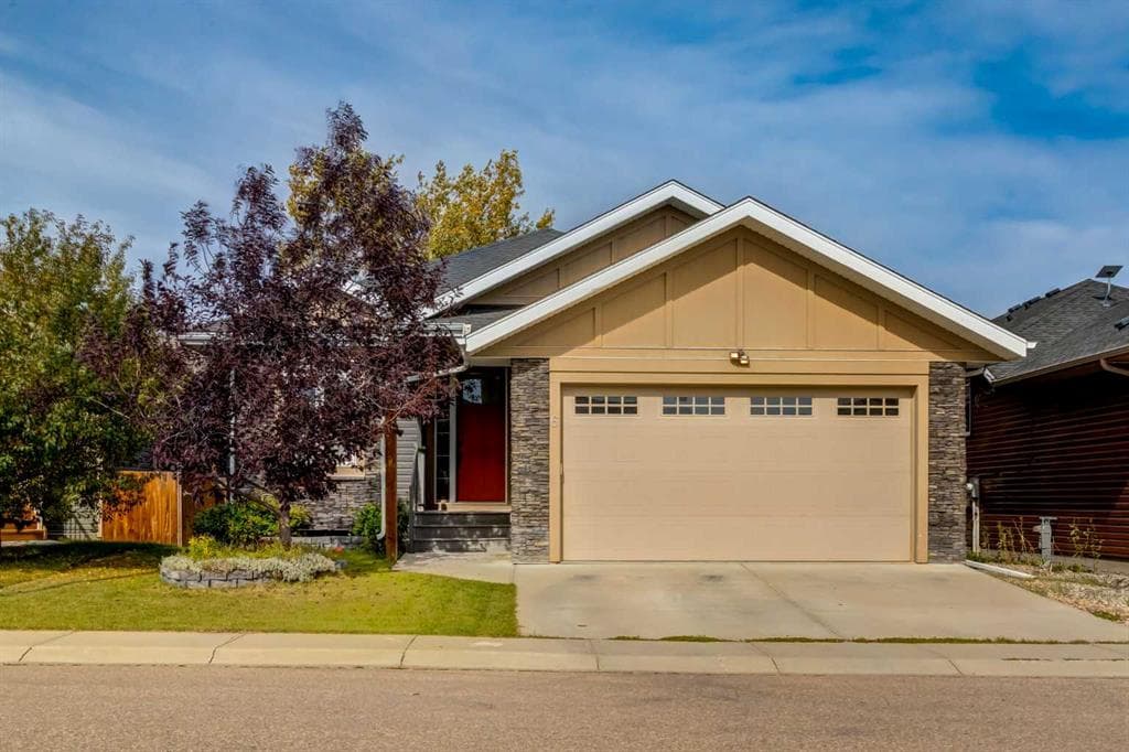 6 Houlden Place — photo 1