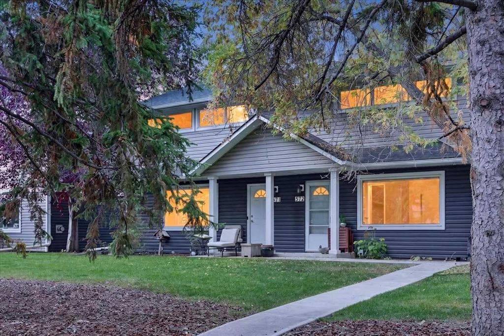2-bed Townhouse for sale at 572 Regal Park NE, Calgary