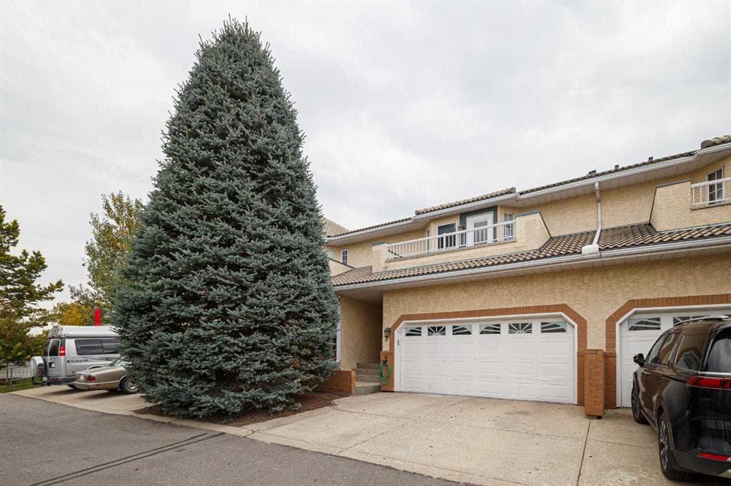 3-bed Townhouse for sale at 7 Richelieu Court SW, Calgary