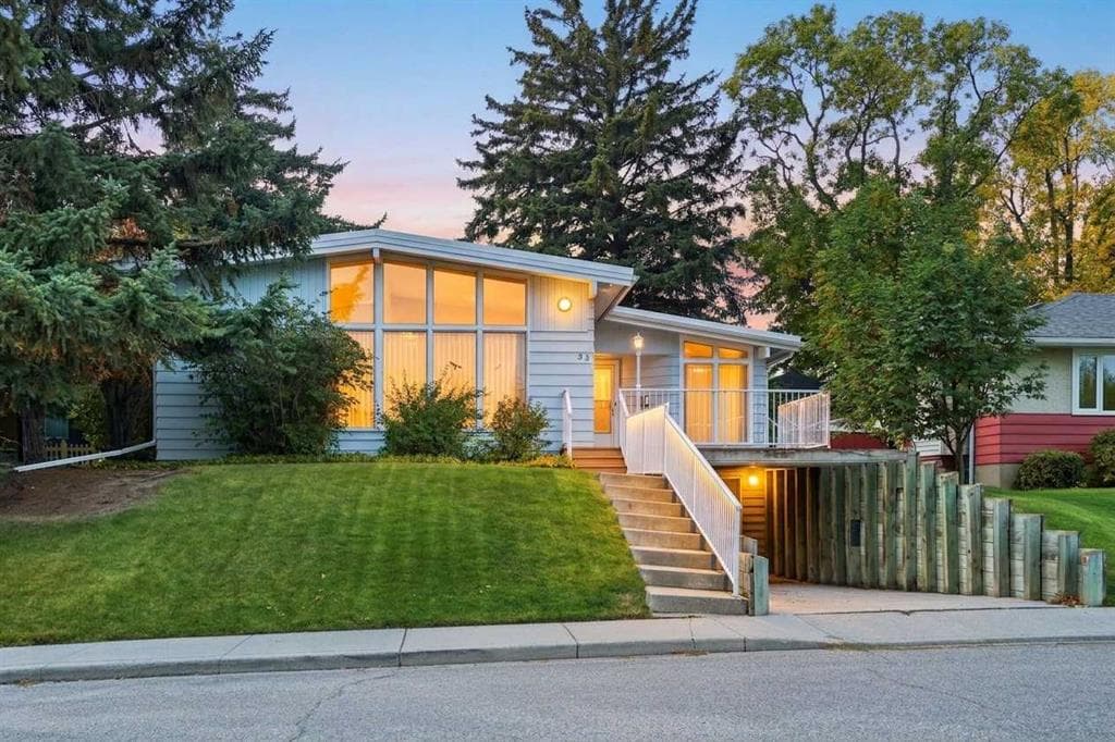 35 Cornwallis Drive NW — photo 1