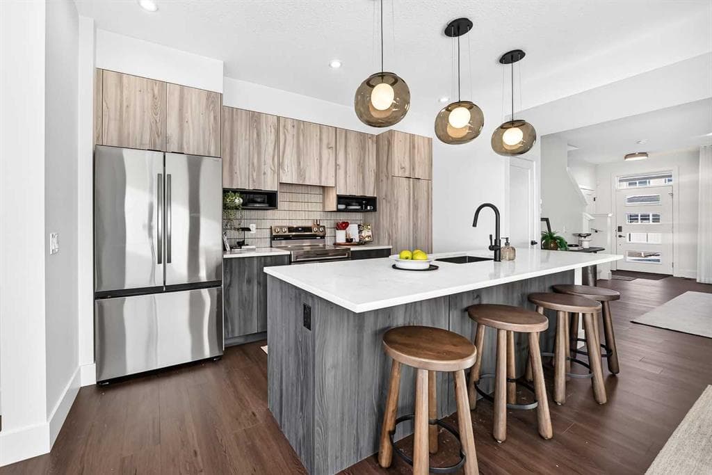3-bed Townhouse for sale at 421 Clydesdale Avenue, Cochrane