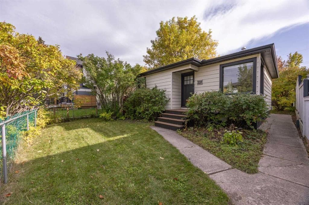 221 26 Avenue NE — photo 1
