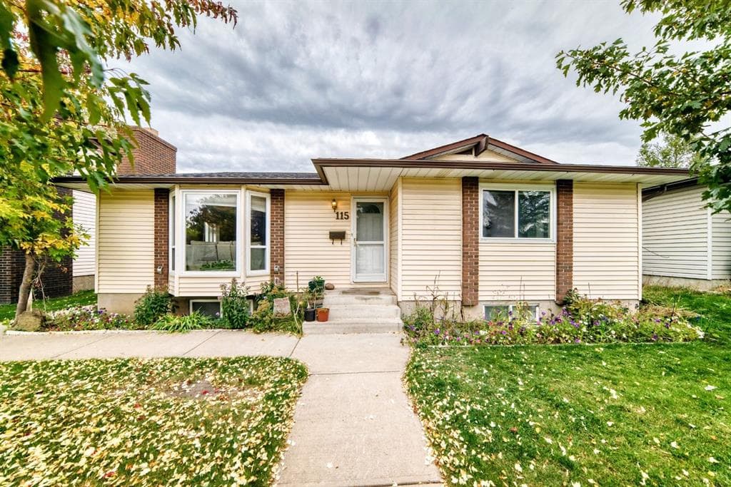 115 Whitehorn Road NE — photo 1
